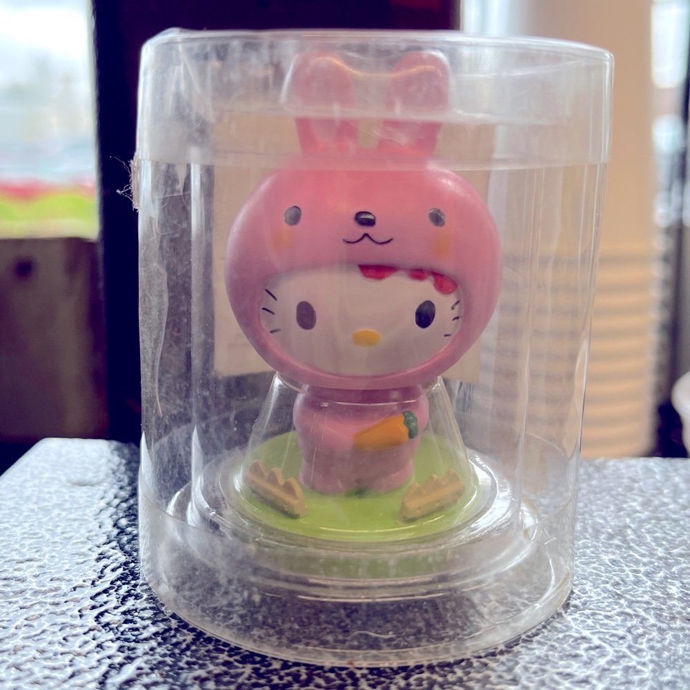 Hello Kitty Bobble Head Car Mascot